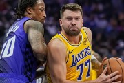 詹姆斯22+4+3，卢卡42+7+8湖人三连败，威少恩怨局22+5+7