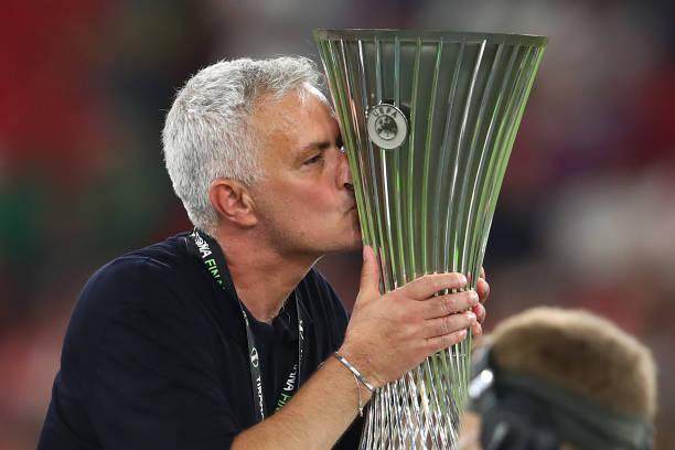 1653559038434037249.jpg 1240904496-612x612.jpg